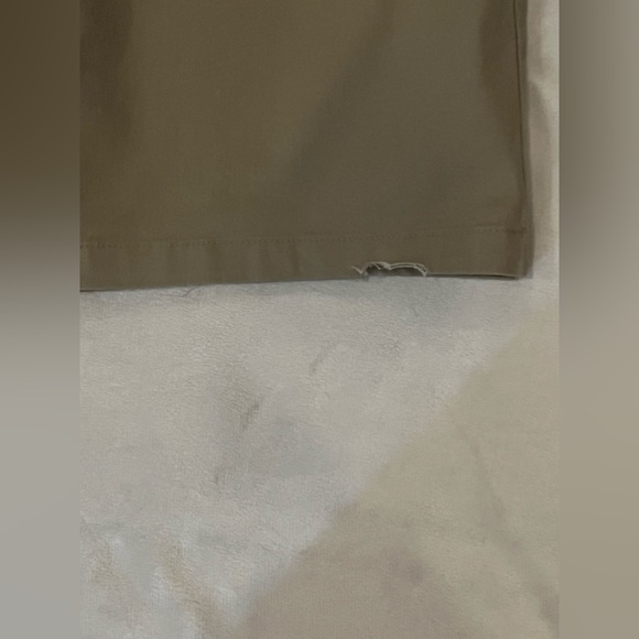 Amazon Essentials… Khaki Shorts… Size 16 Husky… 97% Cotton 3% Elastane - Picture 2 of 8